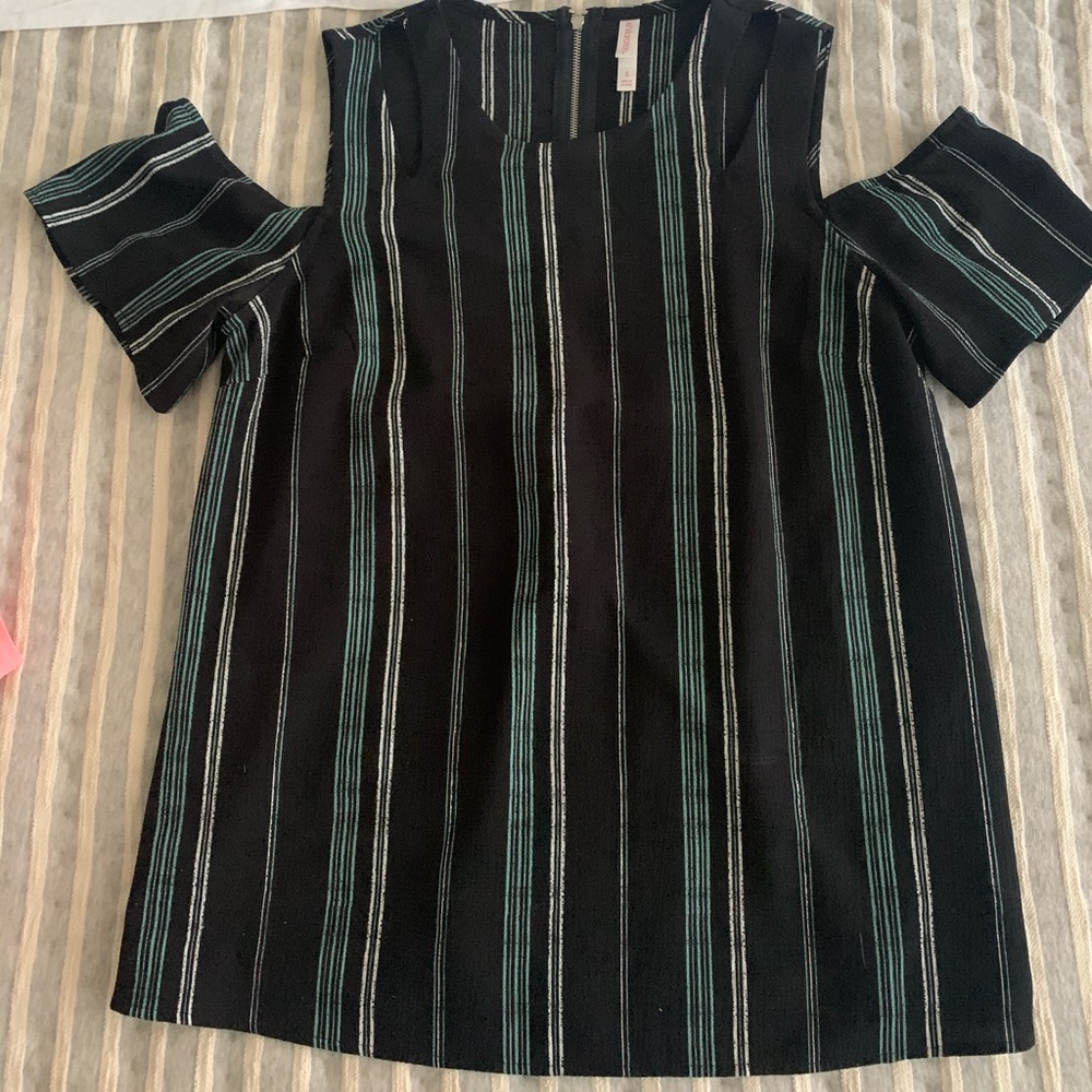 Cut out shoulder top